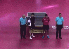 健康第一！卡塔尔乒乓球公开赛用点头代替握手